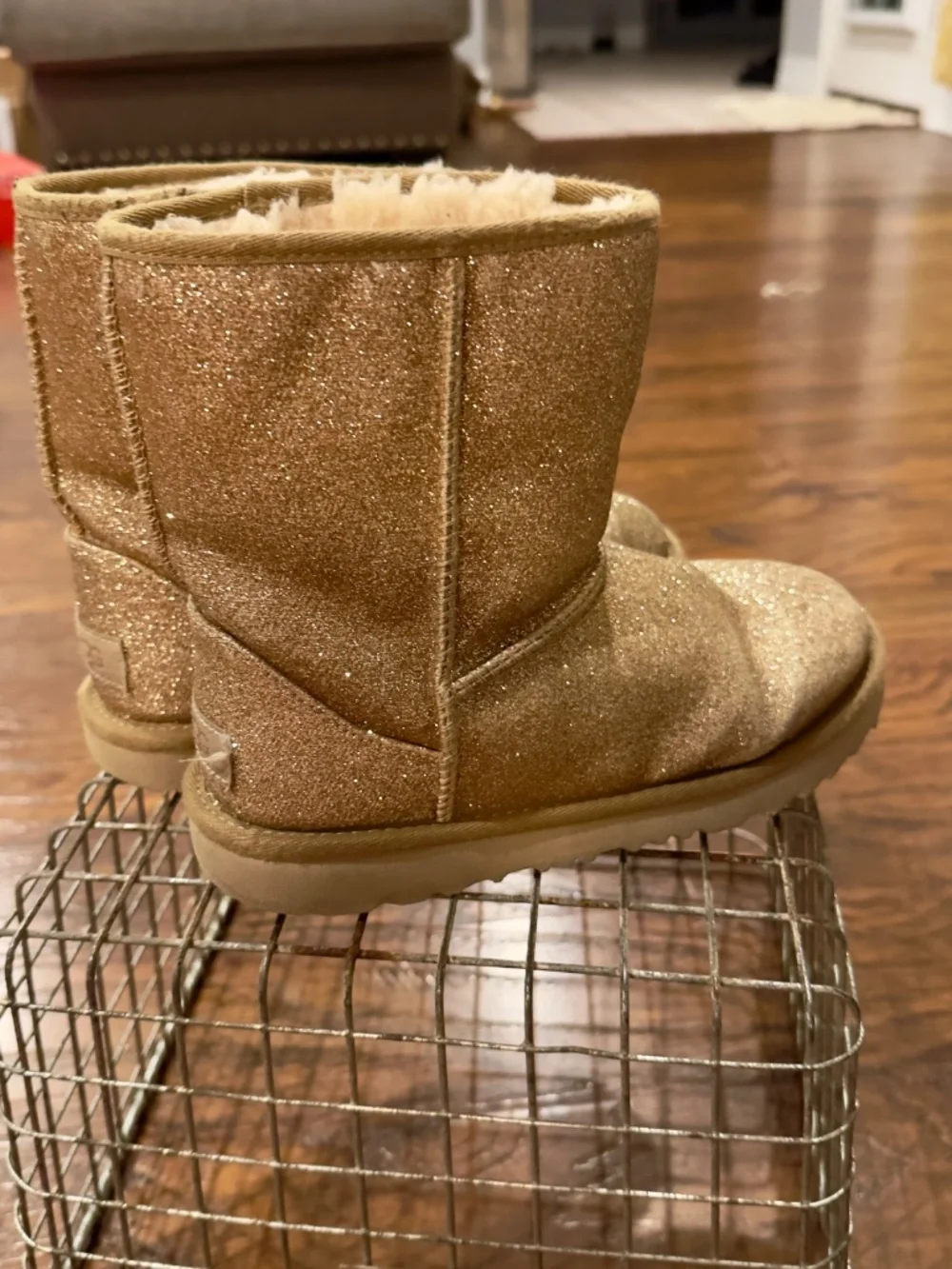 Girls Ugg Gold Glitter Classic Short Boots, Size 3
